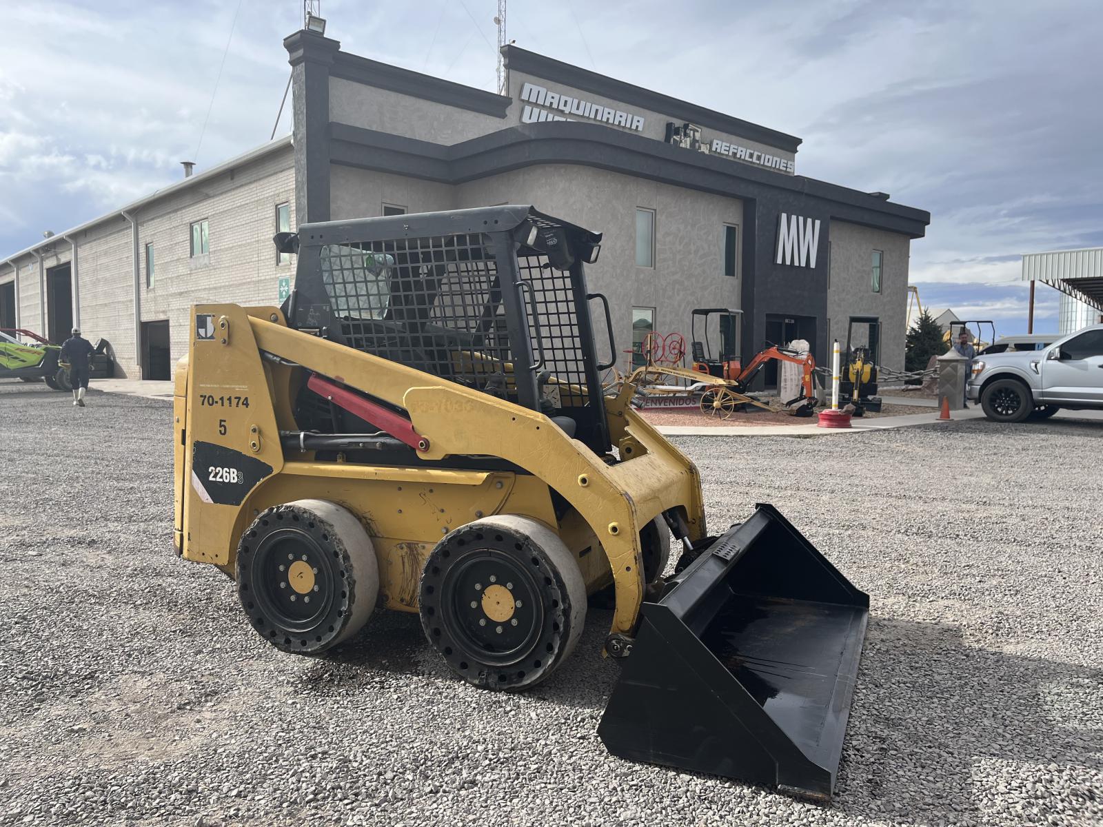 ./imagenes/INVOICE/2019/16885/MINICARGADOR CATERPILLAR 226B3 (1).JPG